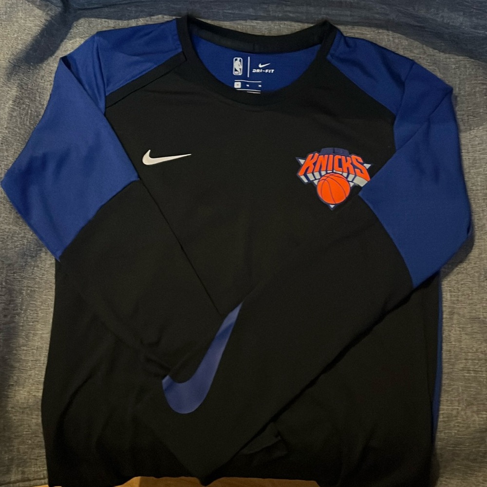 NY Knicks Nike Dry Performance Long Sleeve Shirt - Youth Medium